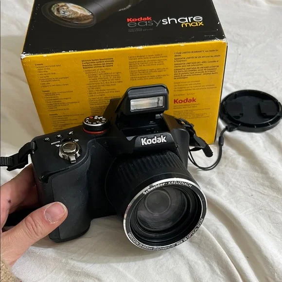 Kodak EasyShare Max Black Digital Camera - Picture 4 of 10